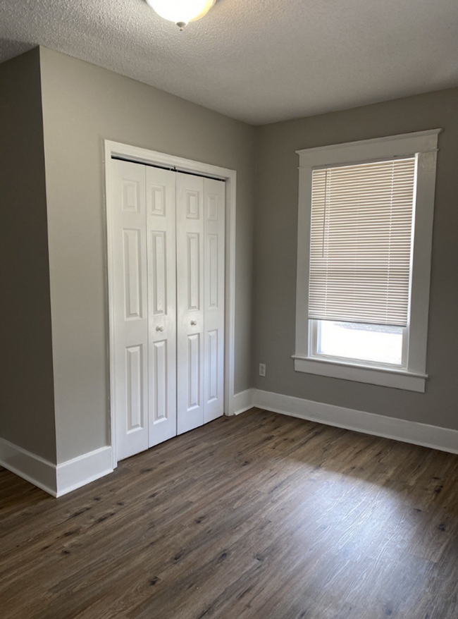 Building Photo - Updated 2 bed 1 bath home - 10 Minutes to ...