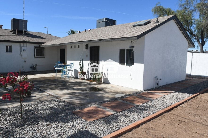 Building Photo - 222 E Southgate Ave