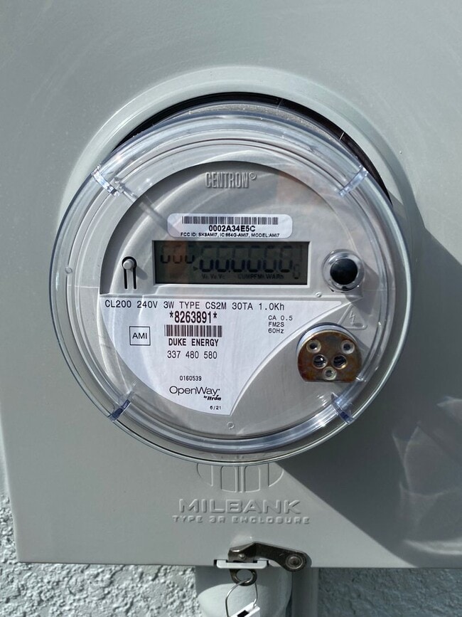 Building Photo - Desirable SE Ocala neighborhood 3/2/2 ** Wont Last**