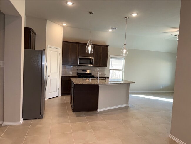 Building Photo - 31965 Retama Rnch Dr