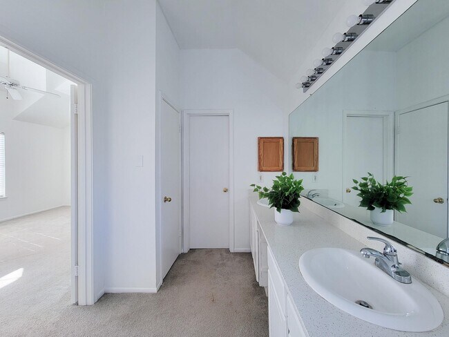 Building Photo - 17614 Glenmark Dr