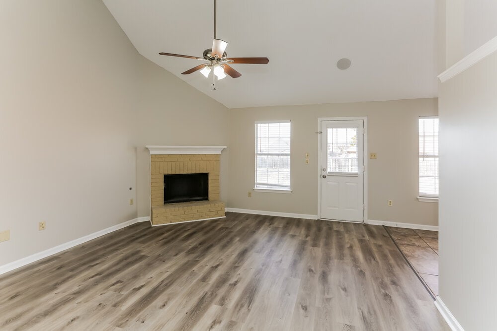 Building Photo - 6688 Ross Manor Dr