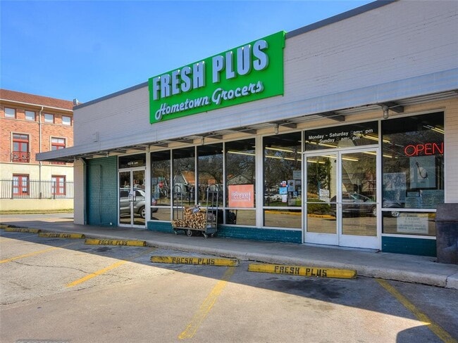 Building Photo - 1002 Lorrain St