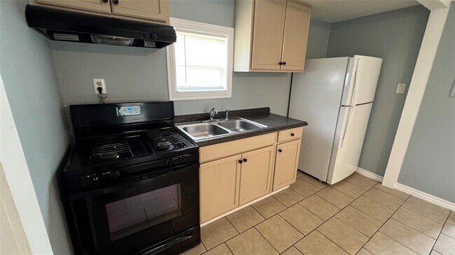 Building Photo - 25128 Faraway Ln