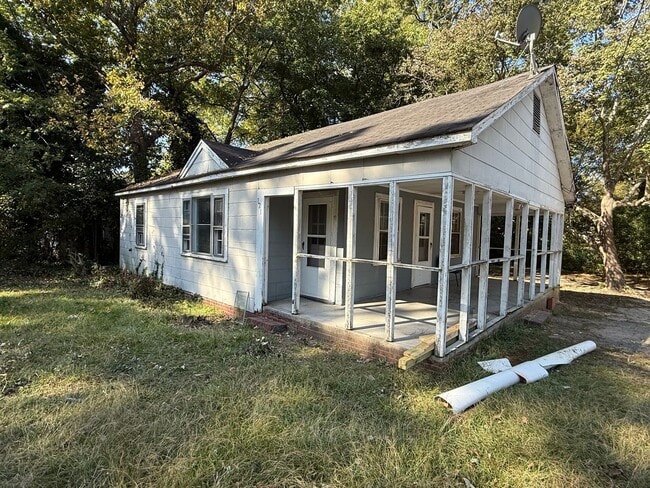 Building Photo - 2 Bedroom/1 Bath Home in Wadesboro