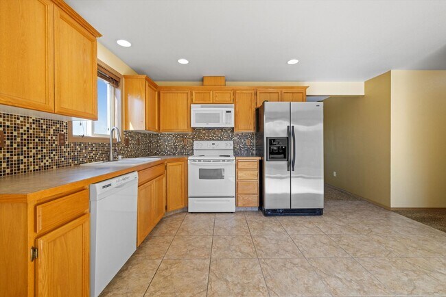 Building Photo - Charming 3-Bed, 2-Bath Single-Family Residence Near Rd 68!