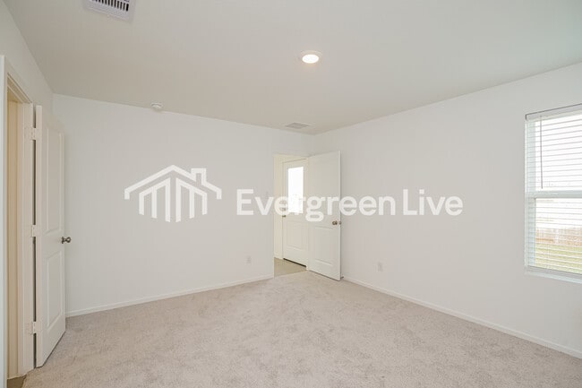 Building Photo - 319 Bush Mdw Ln