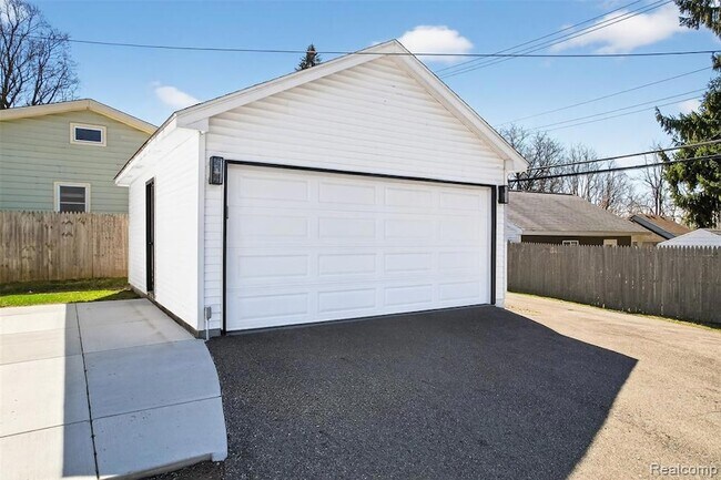 Building Photo - 4171 Mapleleaf Rd