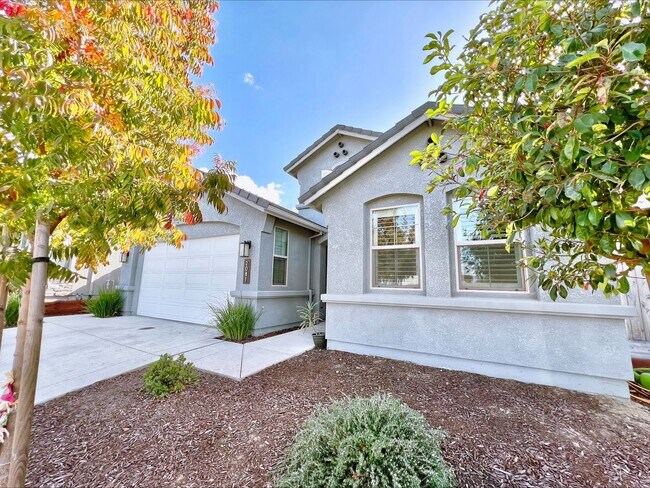 Building Photo - Beautiful Santana Ranch Home in Hollister