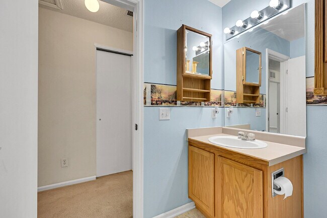 Building Photo - $2,100.00 - 3 Beds, 2 Baths, Single Family...