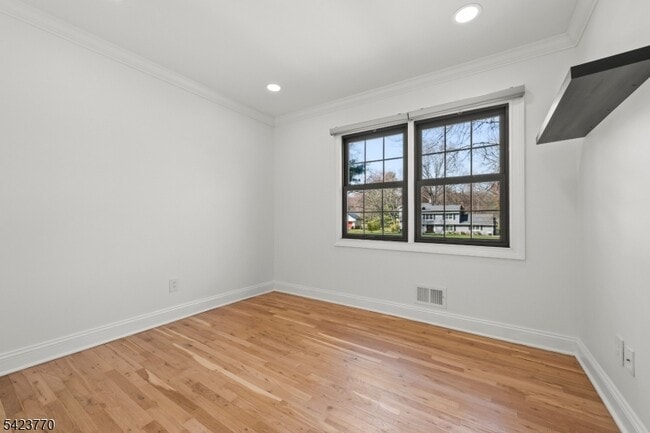 Building Photo - 27 Meadowview Rd