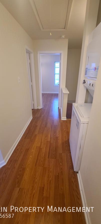 Building Photo - Renovated 5BD: Open floor plan - BLOCKS FR...