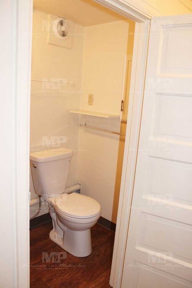 Building Photo - 712 W Myrtle St