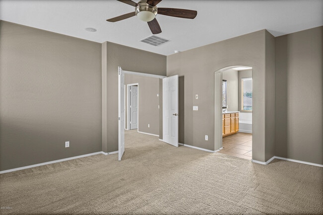 Building Photo - 4129 E Clubview Dr