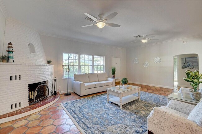 Building Photo - 302 NW 11th St