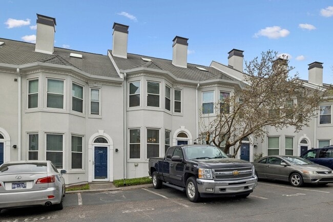 Building Photo - 219 Fairmont Ct