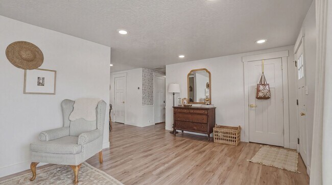 Building Photo - Charming and Quiet 3 bed Orem Home in Prime Location with Solar!!