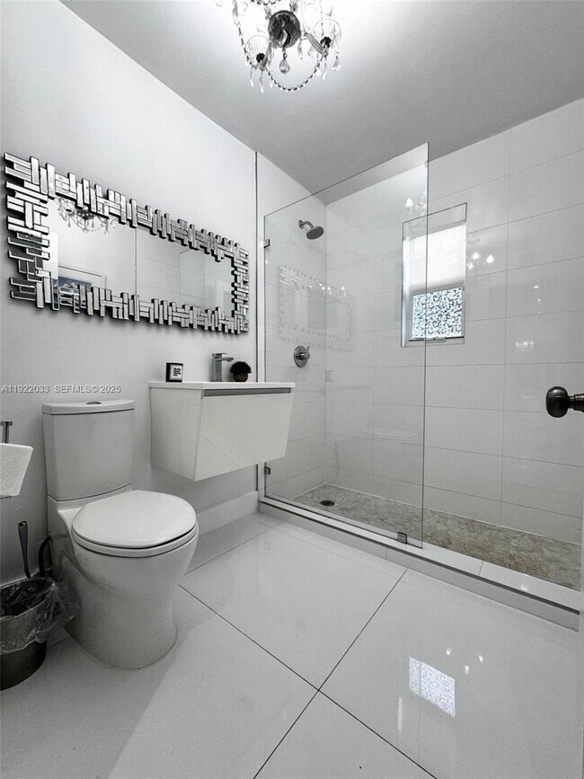 Building Photo - 3470 Sheridan Ave