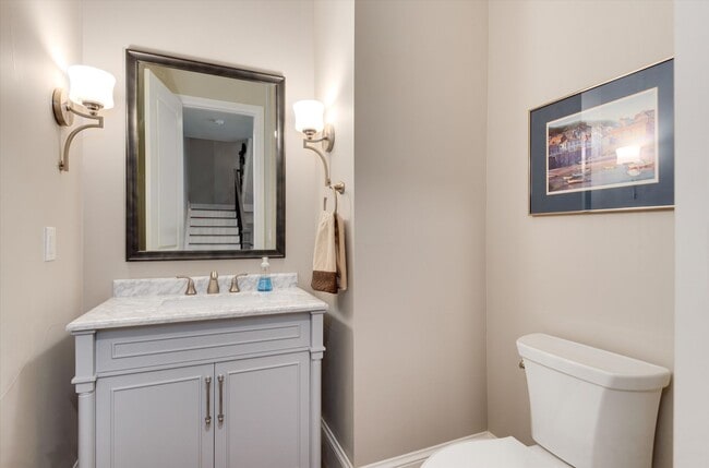 Building Photo - Furnished Home - Move in Ready!