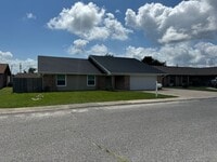 Building Photo - Single Family Home