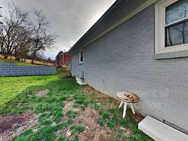 Building Photo - 510 Spring Ln