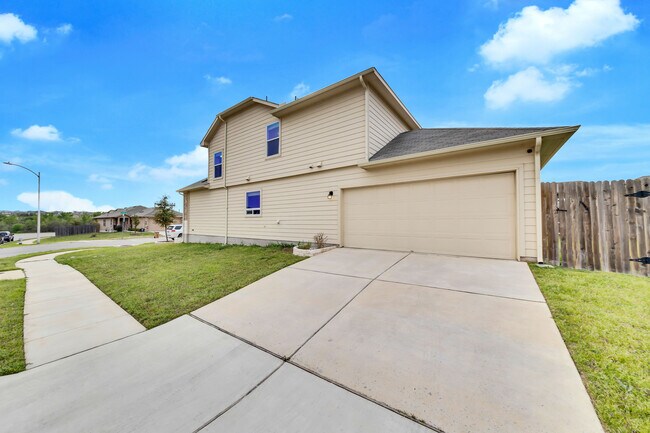 Building Photo - 3422 Couch Dr