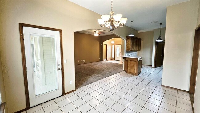 Building Photo - 420 E Plantation Terrace
