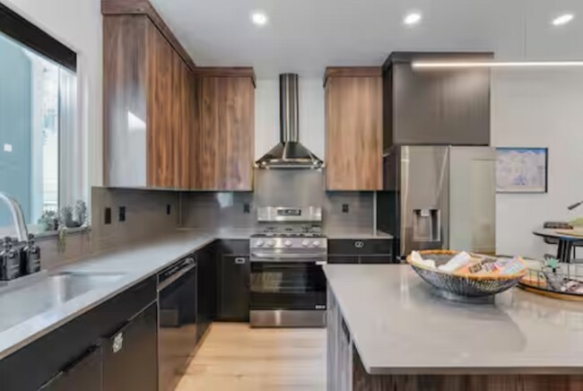 Building Photo - 772 W 300 N