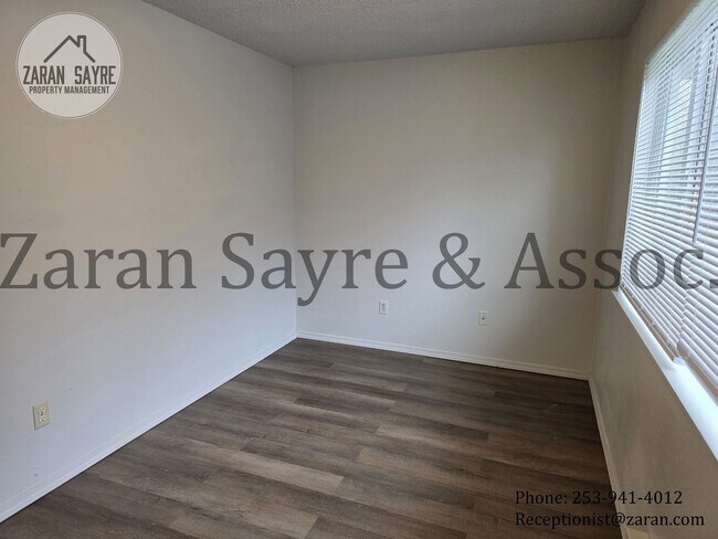 Building Photo - 501-C Garden Level Three Bedroom