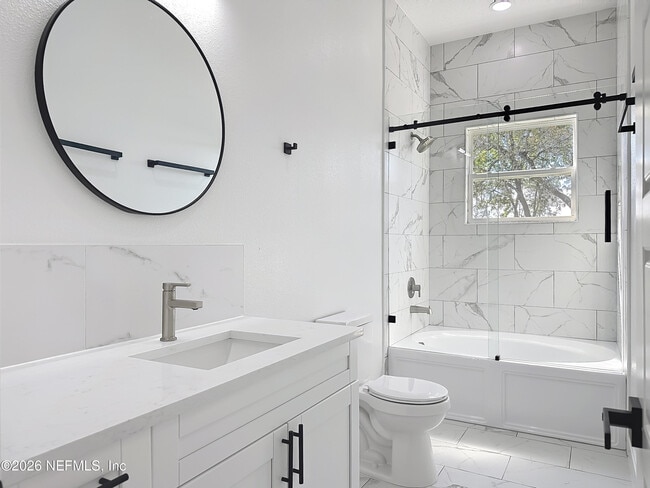 Building Photo - 2121 Broadwater Dr