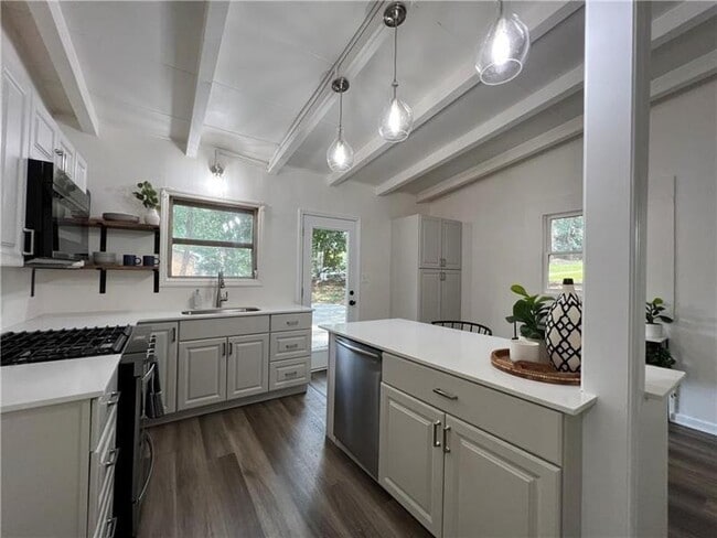 Building Photo - 2956 Monterey Dr