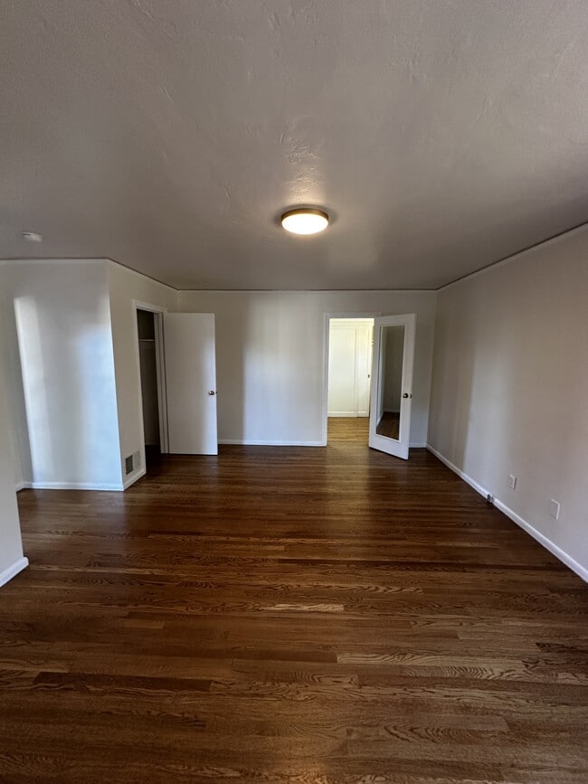 Building Photo - 2036 Braemar Rd