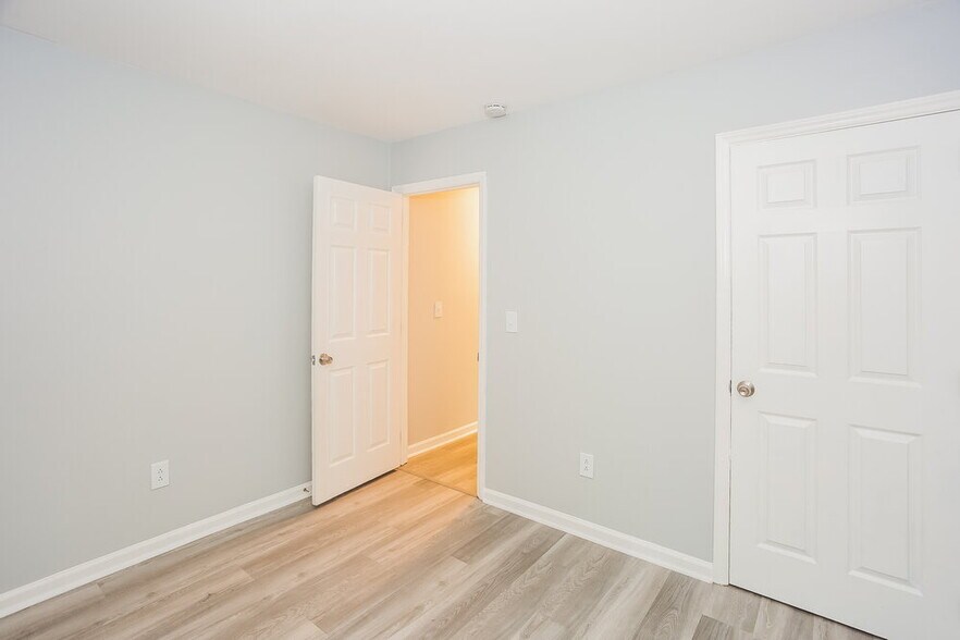 Building Photo - 6115 Sunstone Dr