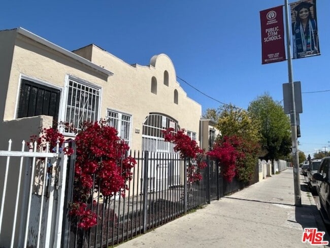 Primary Photo - 945 E Jefferson Blvd