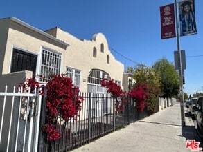 Building Photo - 945 E Jefferson Blvd