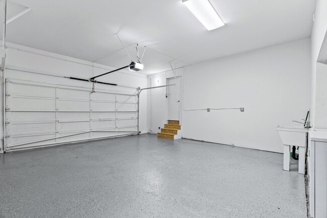 Building Photo - Beautiful Home | Completely Remodeled | Prime Location