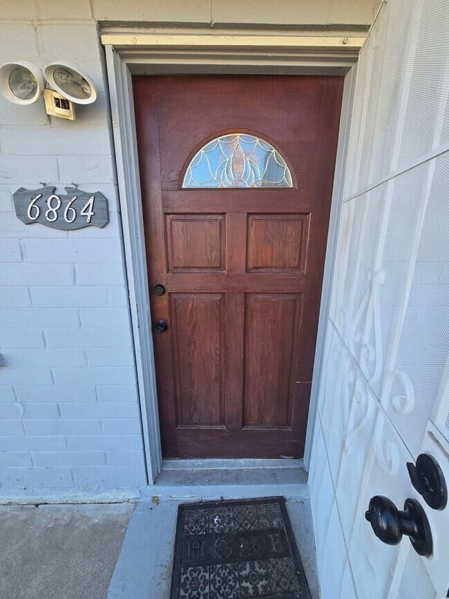 Building Photo - Rooms for Rent – Furnished, Lockable, & Private Backyard! 6 Spots Open.