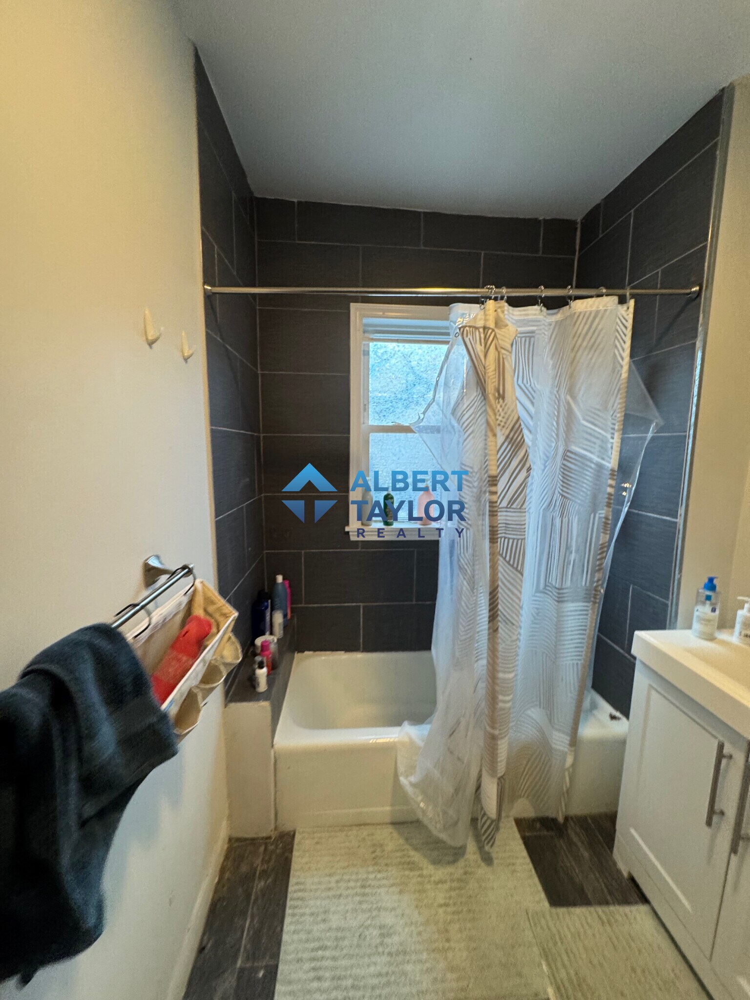 Building Photo - 25 Kelly Rd