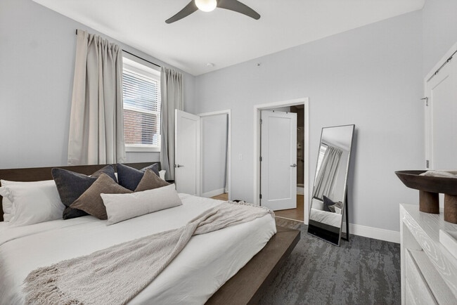 Building Photo - 1424 N Park Pl