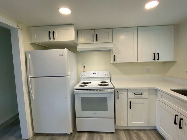 Building Photo - Newly Renovated 3 Bedroom home in Mount Ve...