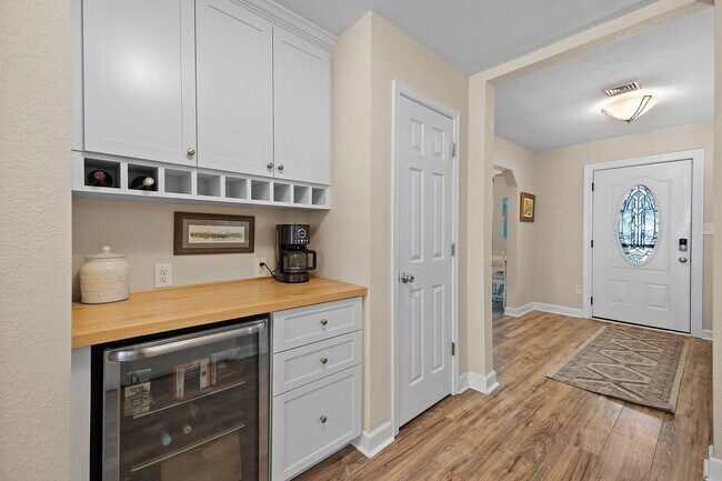 Building Photo - 2317 Burton Dr