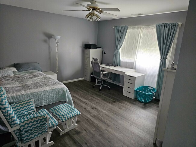 Building Photo - 5616 Jaskula Ln