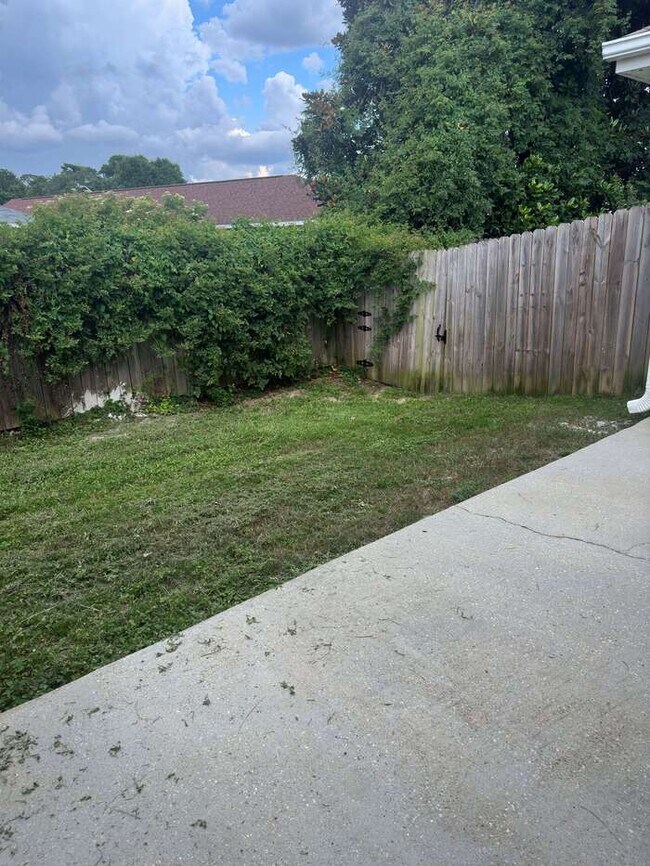 Building Photo - 7970 Stonebrook Dr