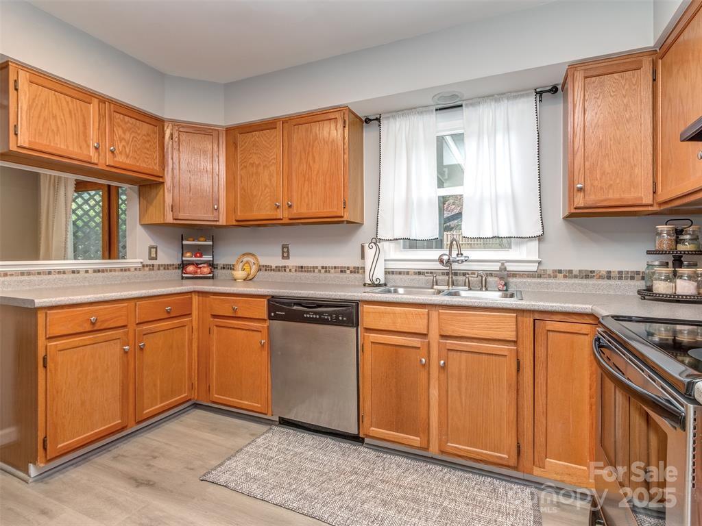 Building Photo - 8715 Parkchester Dr