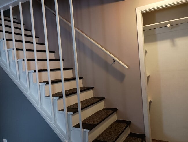 Building Photo - Private 2 bed 1.5 bath home in Spring Lake