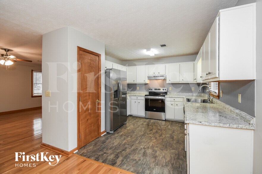 Building Photo - 72 Hickory Glen Way