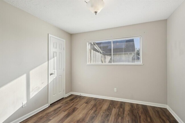 Building Photo - 3212 Wavecrest St