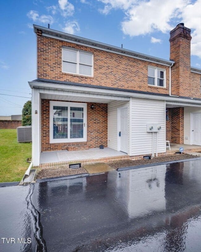 Building Photo - 1024 Konnarock Rd