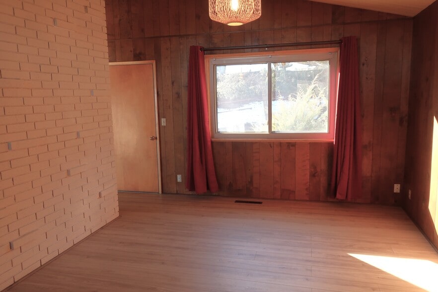 Building Photo - 2405 Lester Rd