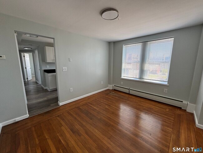 Building Photo - 213 Golden Hill St